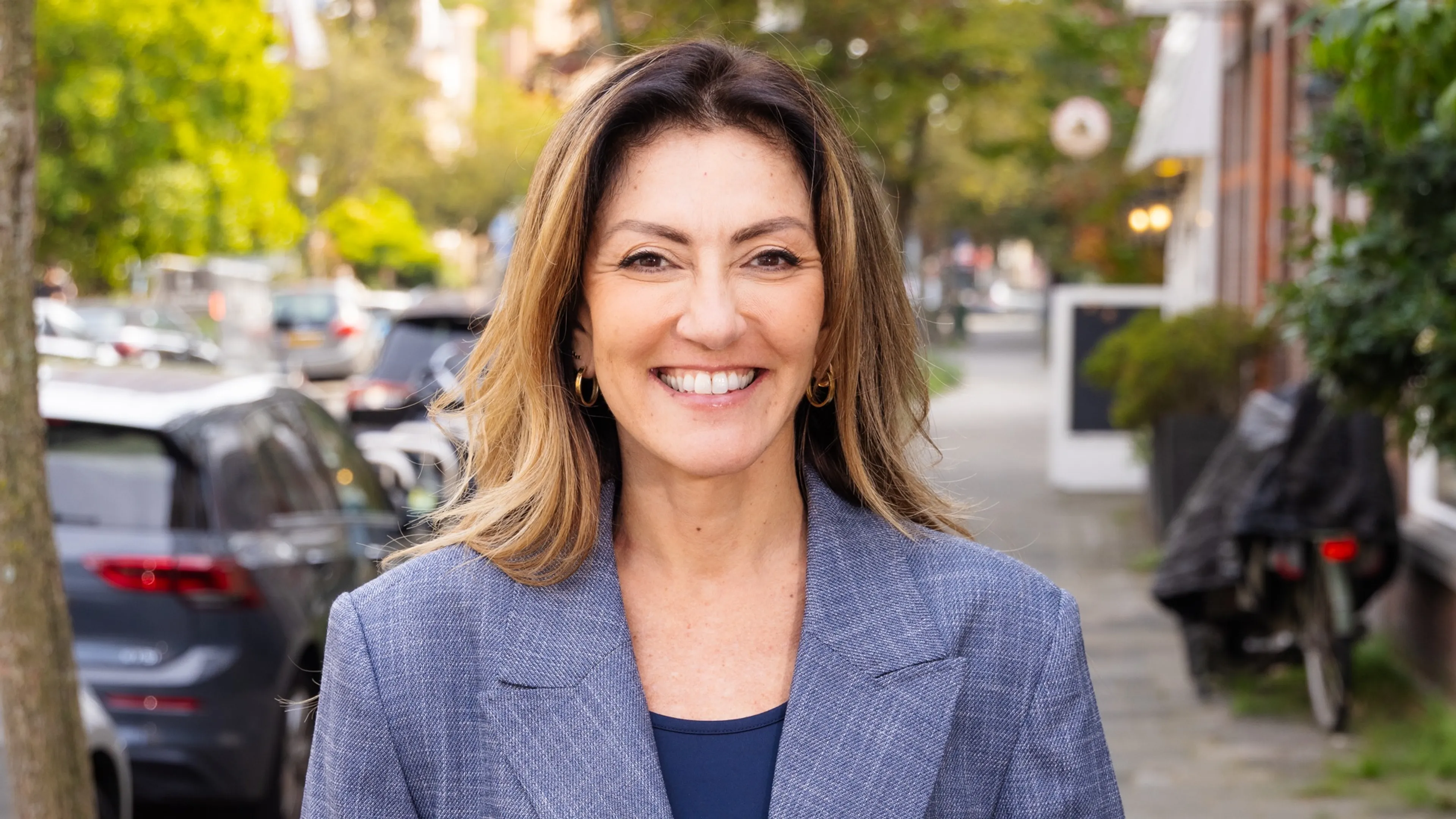 Dilan Yeşilgöz (VVD): ‘Als ik langs een kerk loop, steek ik altijd een kaarsje aan’