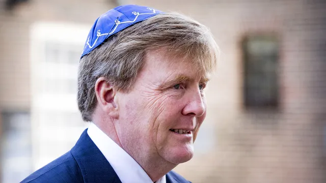 Opstaan tegen Antisemitisme vraagt koning Willem-Alexander zich uit te spreken.