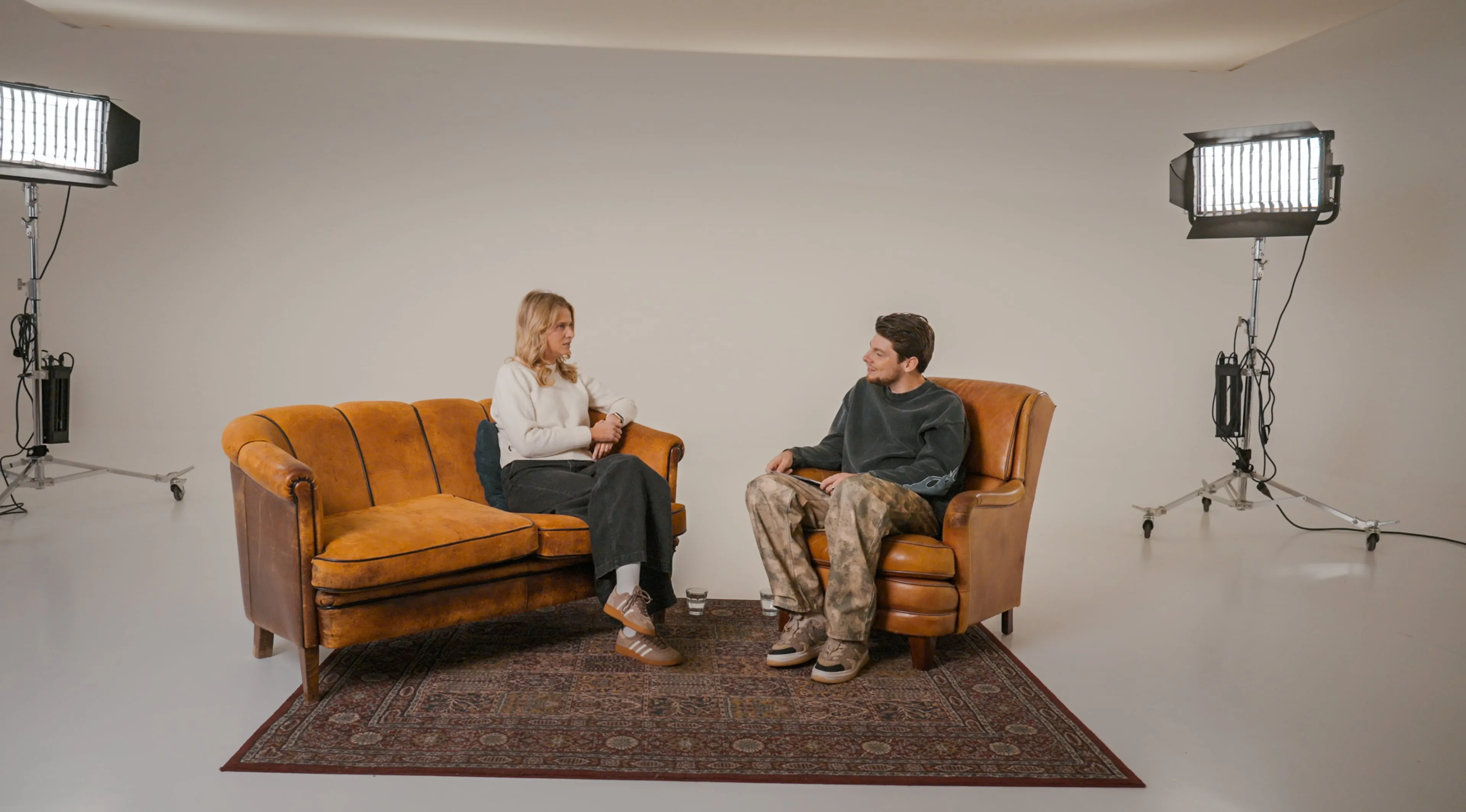Anna Dobber is te gast in het tweede seizoen van 'Not that social' met Joram Kaat