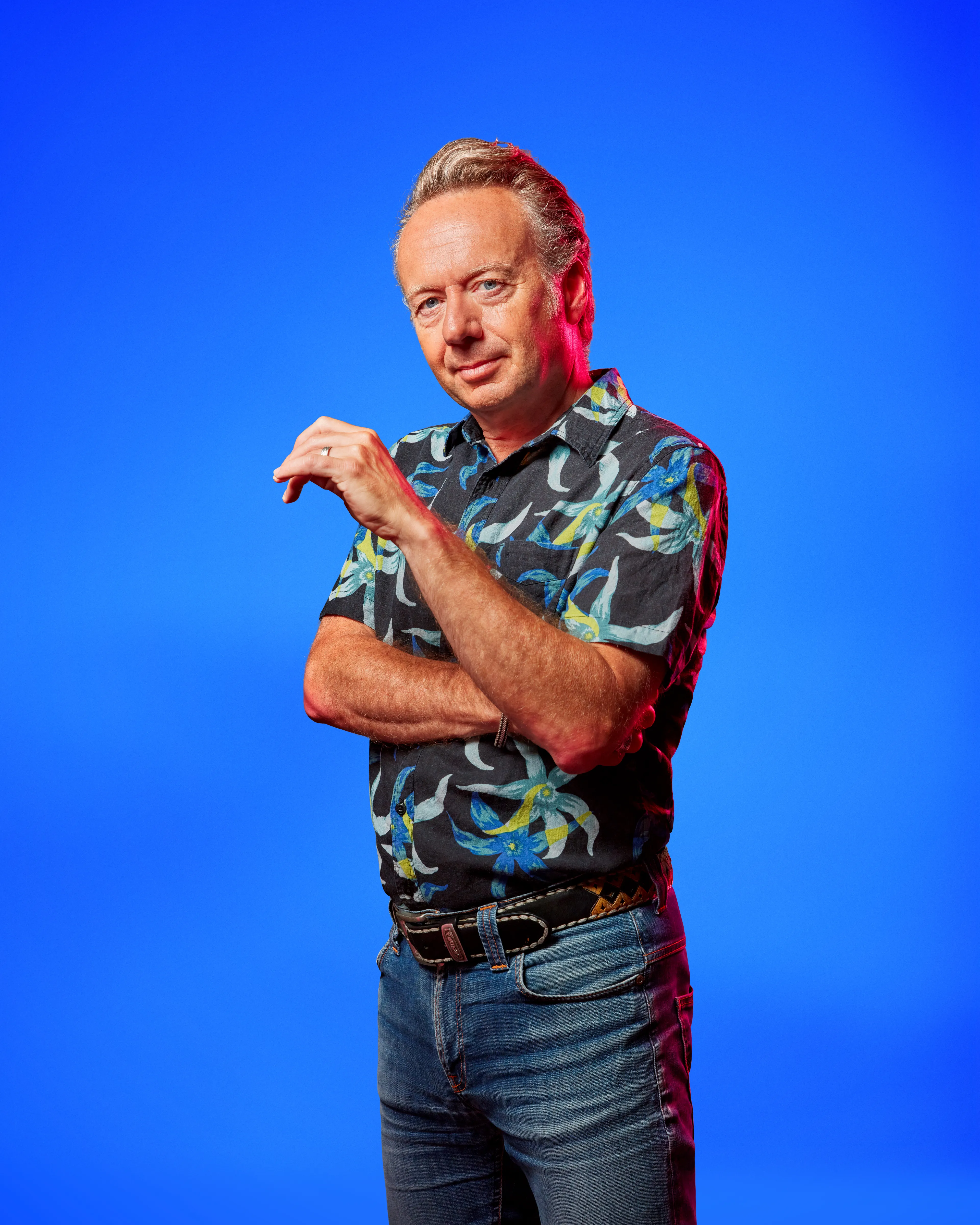 Verklede opa verrast zijn kleinzoon