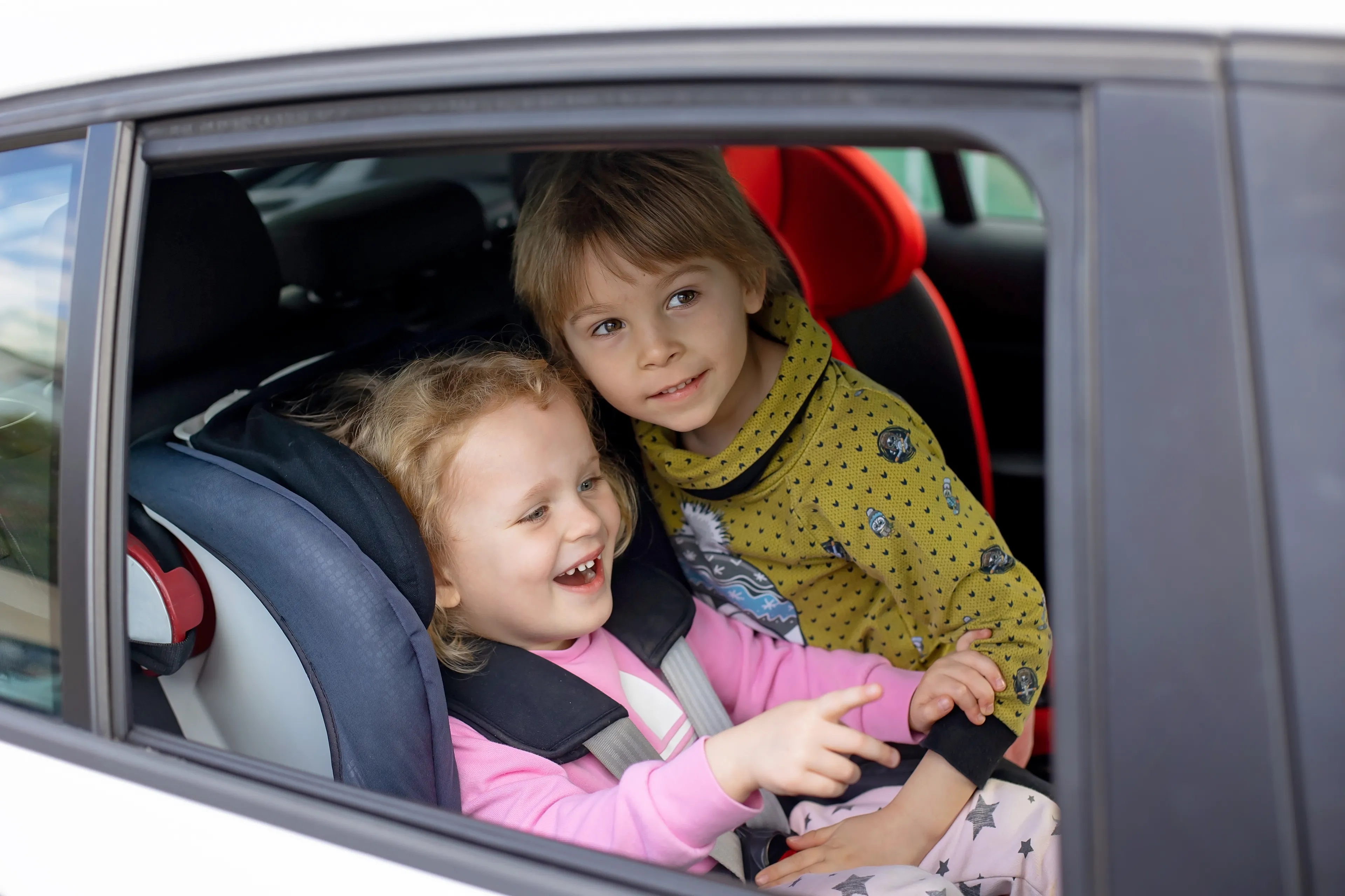 Hoe overleef ik twaalf uur lang met mijn kinderen in de auto op vakantie?