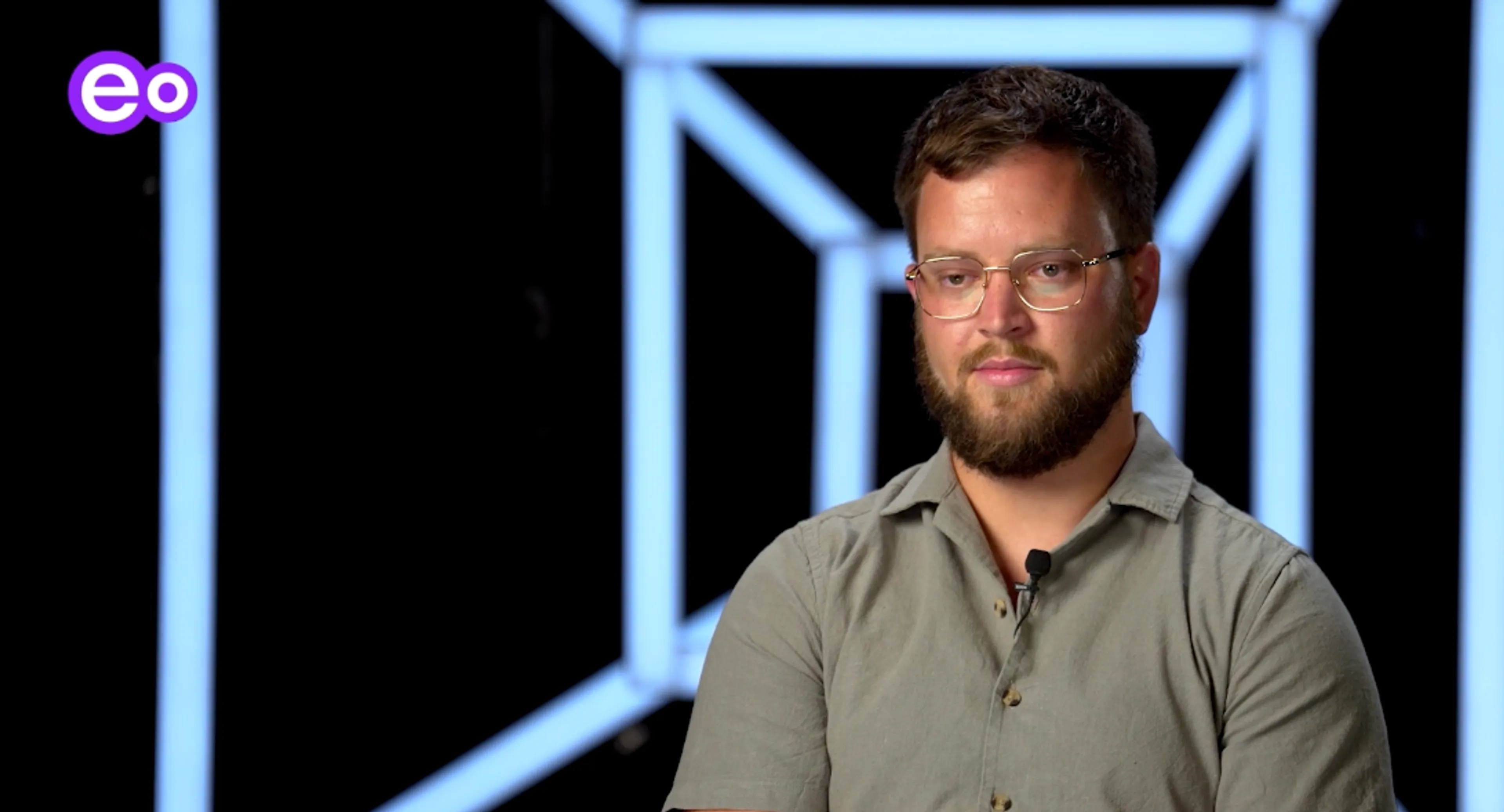 In 'Sektarisch?' vertelt Joel hoe evangeliegemeente 'De Deur' hem leerde gehoorzamen en zwijgen