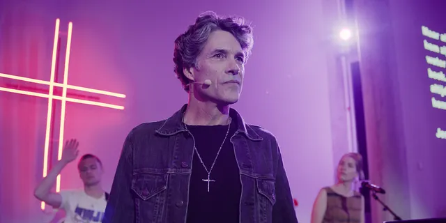 Daniël Boissevain speelt een voorganger in 'Pinksterprins'.