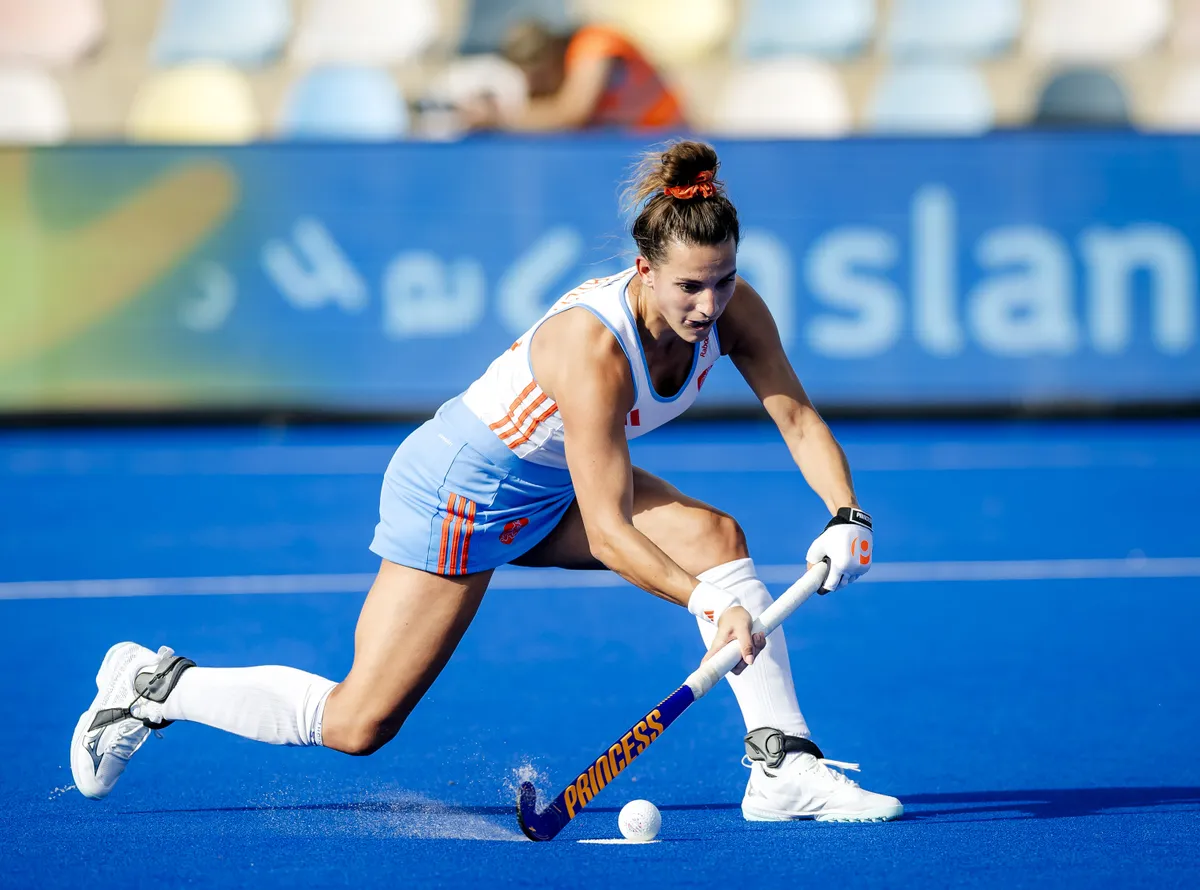 Het WK hockey van start, een zomergesprek met schrijver Tommy Wieringa en nog drie kijktips voor het weekend
