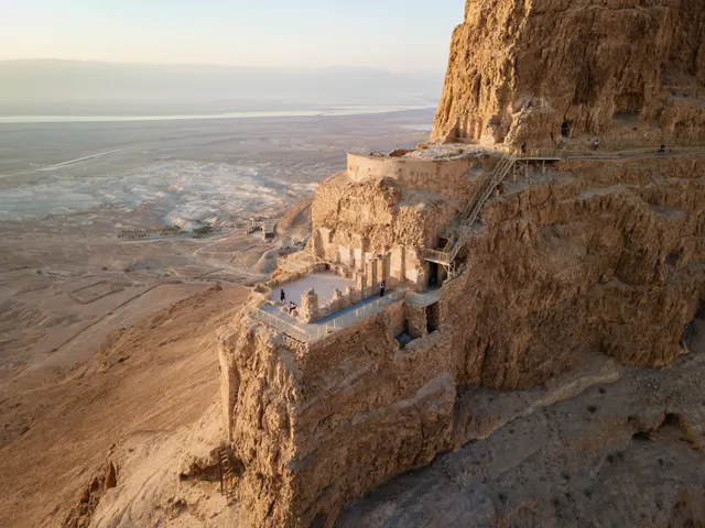 Archeologen uit Israël komen met nieuwe inzichten rond het beroemde beleg van bergfort Massada (soms ook gespeld als Masada).