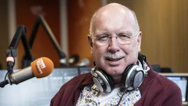 Van volle radiostudio’s naar lege dagen: hoe zijn pensioen Tom Herlaar onverwacht uit balans bracht