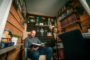 Waarom Johan een gebedshut bouwde in zijn achtertuin: 'Eerst ruimte maken voor God'