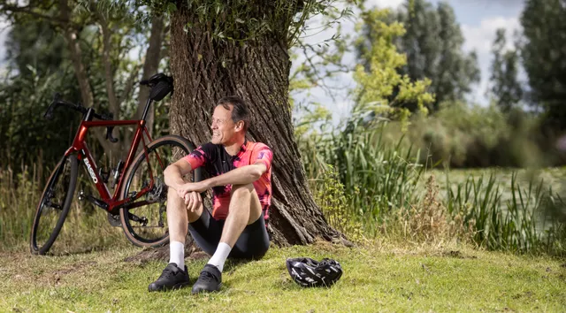 Tijs van den Brink fietst naar de vogelboulevard.