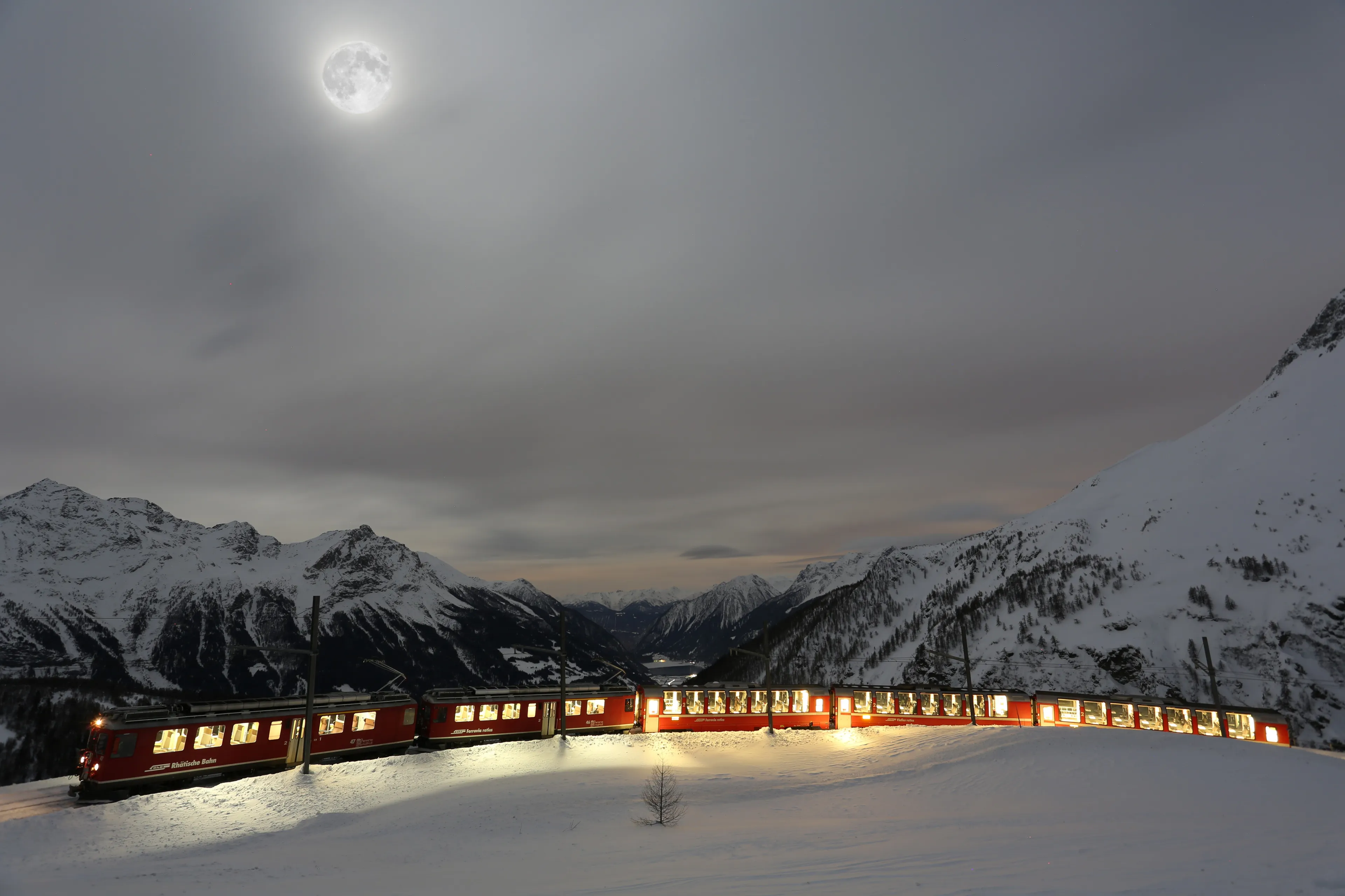 Treinen door de Zwitserse Alpen