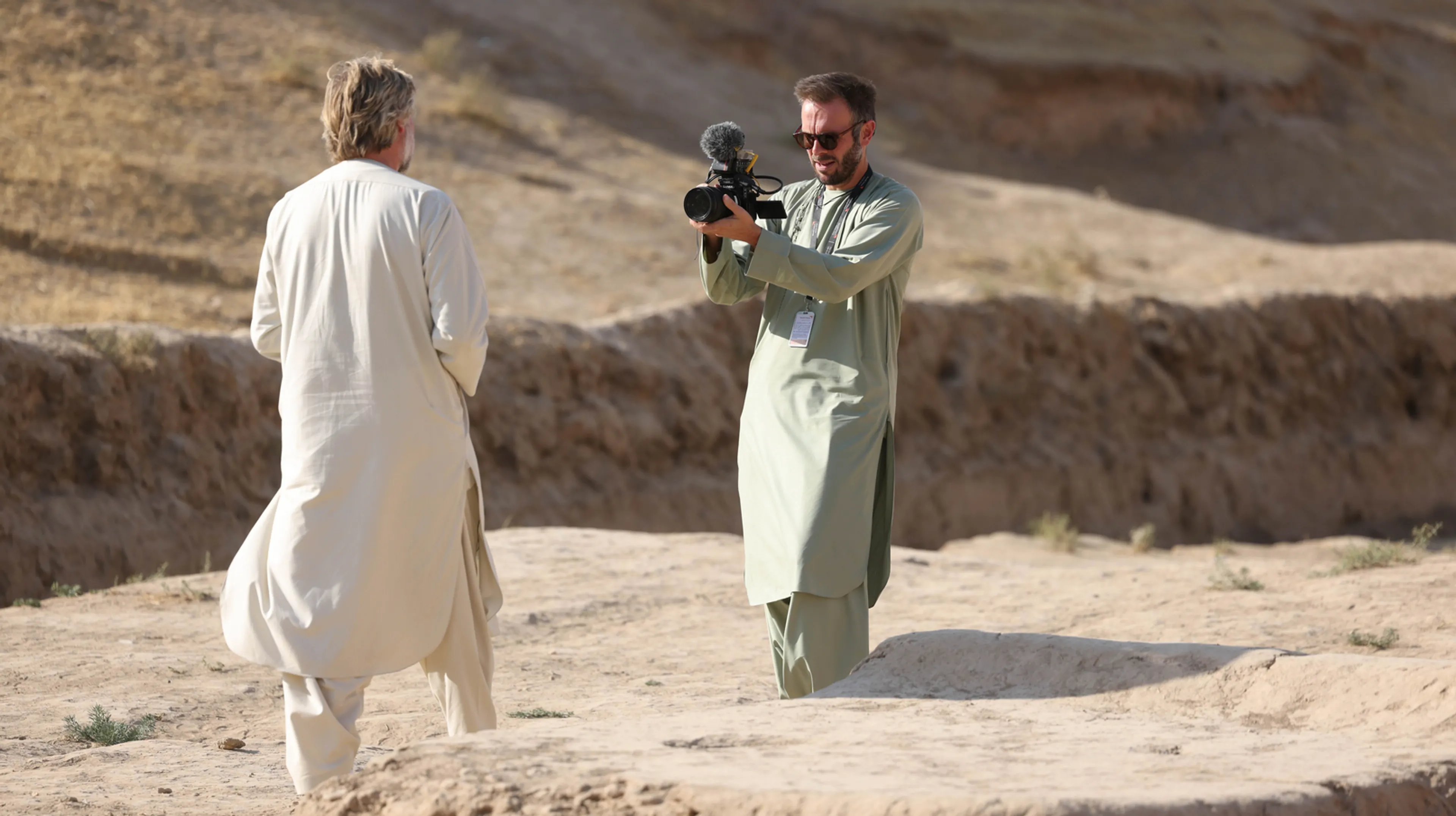 Cameraman Daniël de Wit filmde de kerstcampagne van EO Metterdaad in Afghanistan.