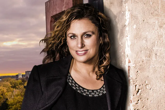 Zangeres Elise Mannah, onder meer bekend van het EO-programma 'Nederland Zingt', treedt tegenwoordig het liefst op rond sterfbedden en uitvaarten.