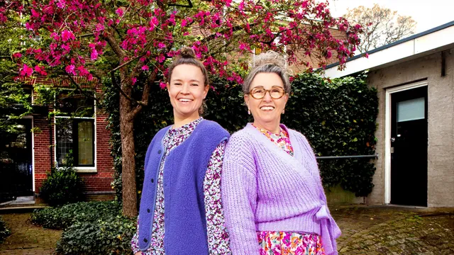 Moeder en dochter onder één dak: 'Als ik aan het werk ben, vouwt mijn moeder de was op'.