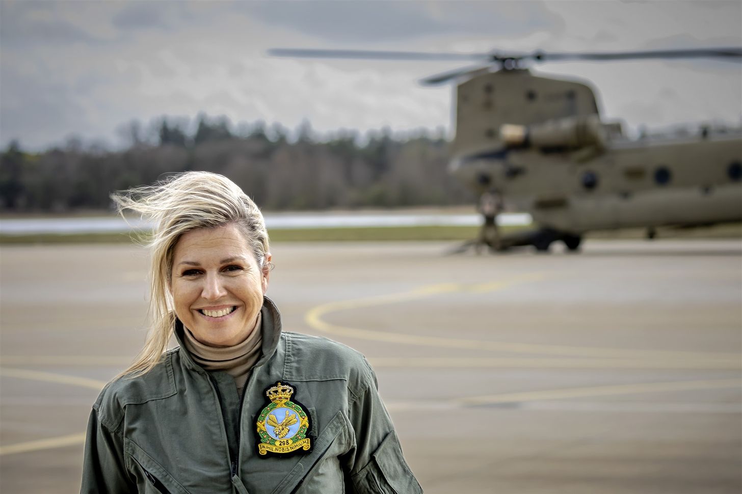 'Blauw Bloed': Maxima stapt aan boord van Chinook-helikopter
