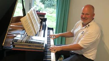 Hartmut Ewert, piloot en 'huiscomponist' van 'Rail Away'