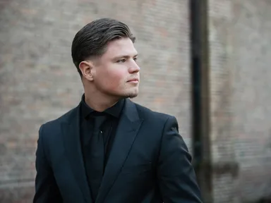 Na het verlies van zijn zusje vond Thomas troost en houvast in de kerk: ‘God laat ons nooit los’