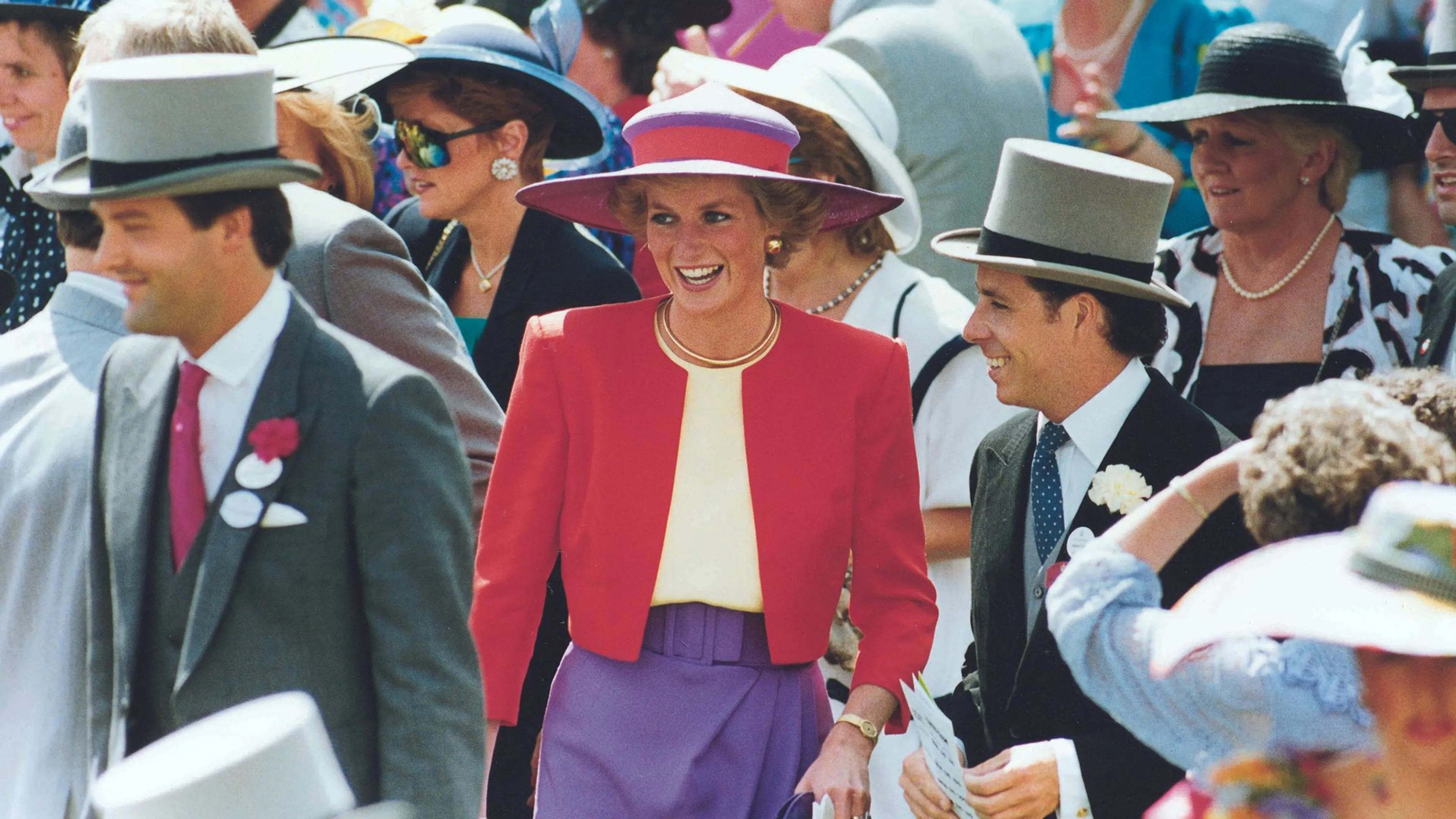 Diana Spencer in een mensenmassa