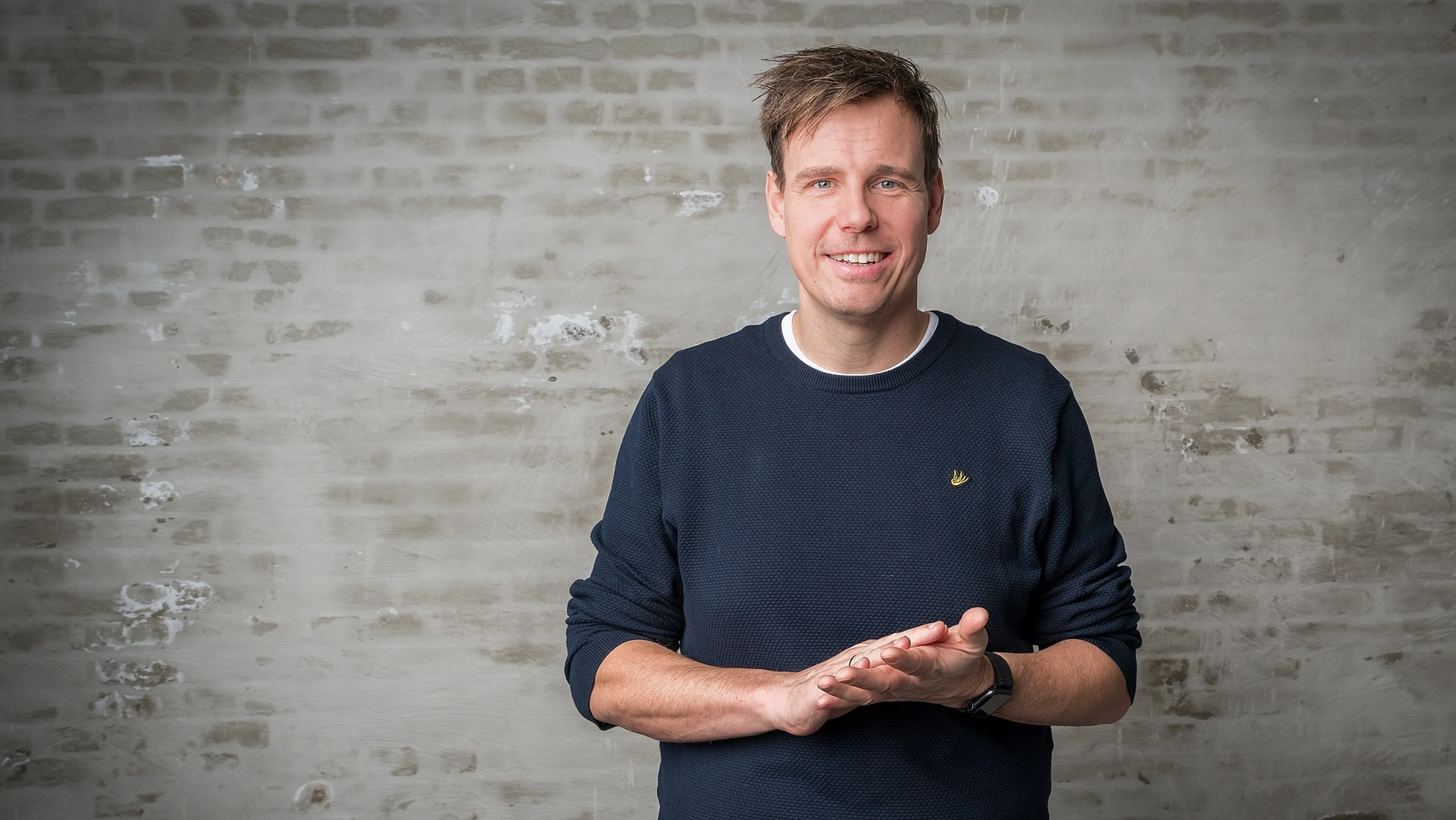 Radio-dj Henk van Steeg presenteert o.a. 'Nederland Zingt op Zondag', 'Langs de Lijn en omstreken' en 'Open Huis'.