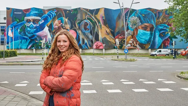 Rosalie de Graaf (23) is een grote naam in de street art, met opdrachtgevers uit de hele wereld. Ze stopte met haar studie om zich te wijden aan haar passie: grote, realistische muurschilderingen.