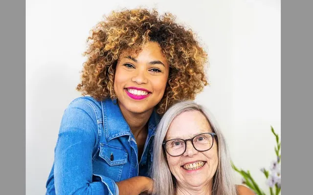 Anne Appelo met haar moeder.