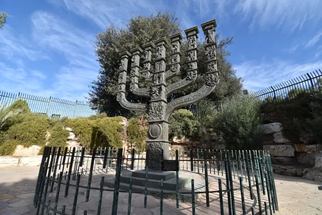 Menora bij Knesset, Israel.