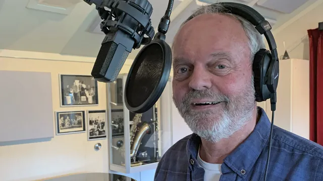 Velen kennen Bob van der Houven als 'stem' van Rail Away, maar hij is ook een verdienstelijk musicus. Op zijn nieuwe cd 'Far away a voice' zingt hij liedjes uit zijn jeugd.