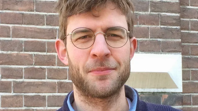 Marinus de Jong heeft 21 redenen om niet in God te geloven gebundeld in het boek Altijd groter.