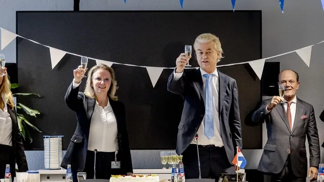 'De bal ligt bij Geert Wilders'.