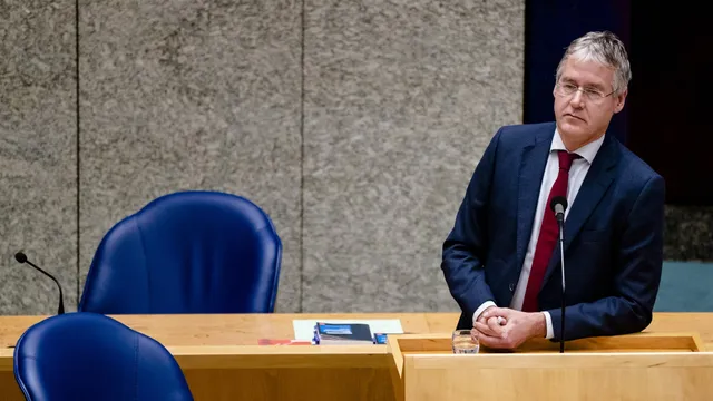Arie Slob: anti-homoverklaring op school 'grondwettelijke vrijheid'.