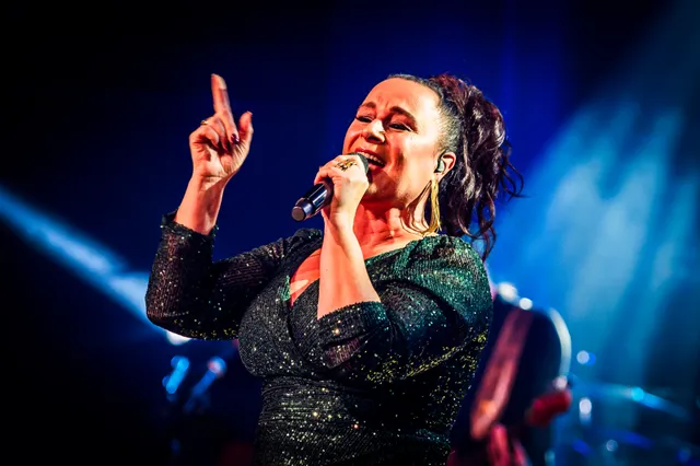 Stralend Kerstfeest 2024 - Trijntje Oosterhuis.