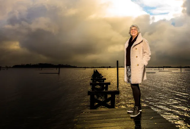 Dorien ten Brinke-Vreugdenhil, de moeder van EO-presentator Jurjen, over onbeantwoorde vragen in haar leven.