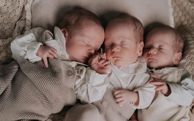 Cora en Floris en de drieling Meer dan Verwacht: 9 juni op tv.