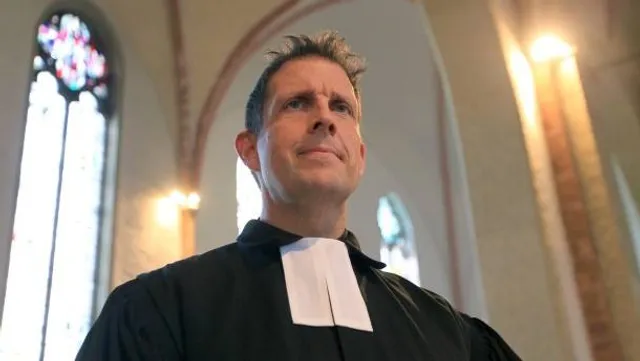 Omstreden predikant ziet kerkbezoek toenemen.