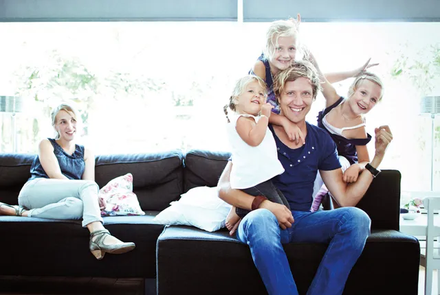 Geluksvogel, huisvader en jongetje.