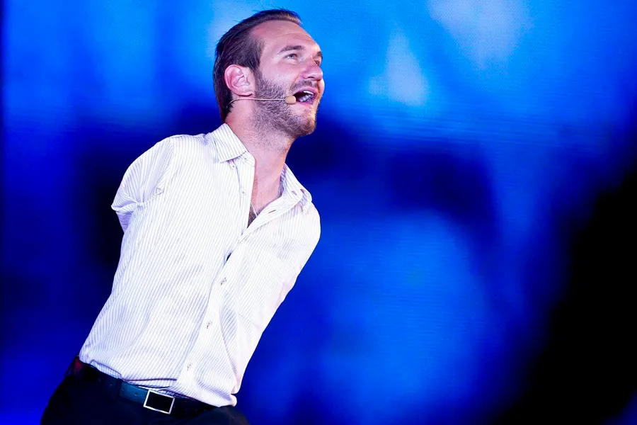Nick Vujicic, de man zonder armen en benen - EO